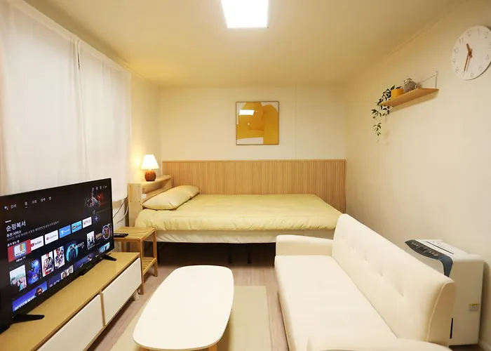 Yellow Wood Vibe, Kondae Seoul, 2 Min Walk From The Kondae Station, Seongsu & Common Ground Seul
