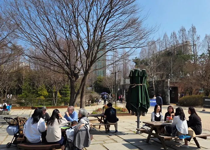 Yellow Wood Vibe, Kondae Seoul, 2 Min Walk From The Kondae Station, Seongsu & Common Ground Seul